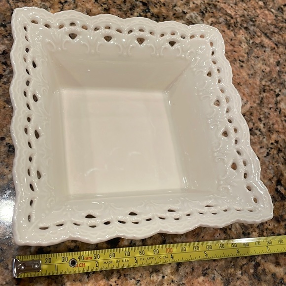 Skye McGhie Cream Lace square-ish bowl scalloped edges - Picture 1 of 6